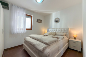 dina apartment 8